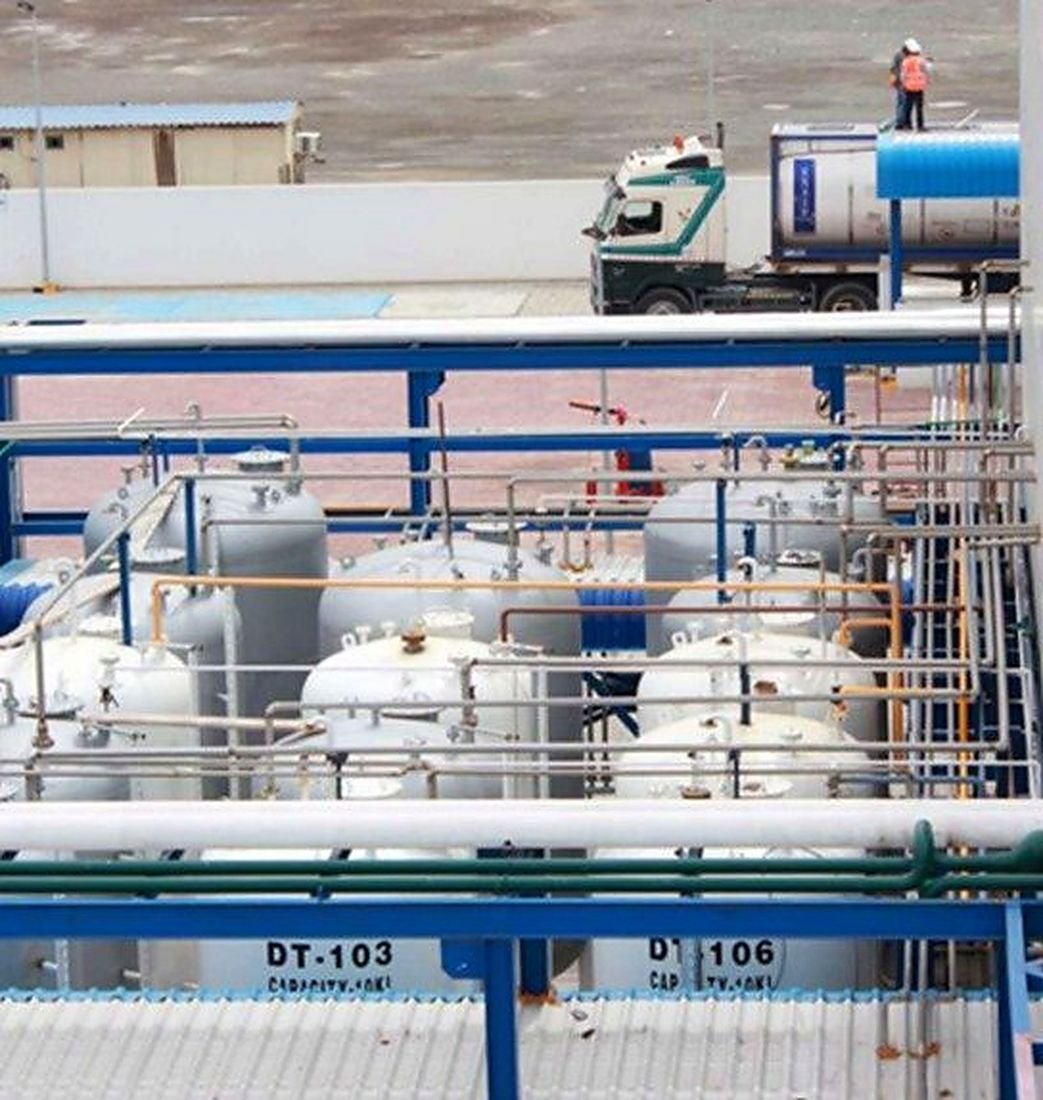 Process plant piping and heat exchange equipment